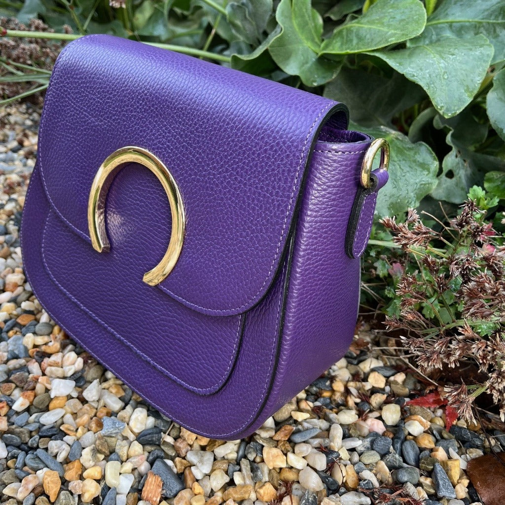 Side view of the Ebony bag