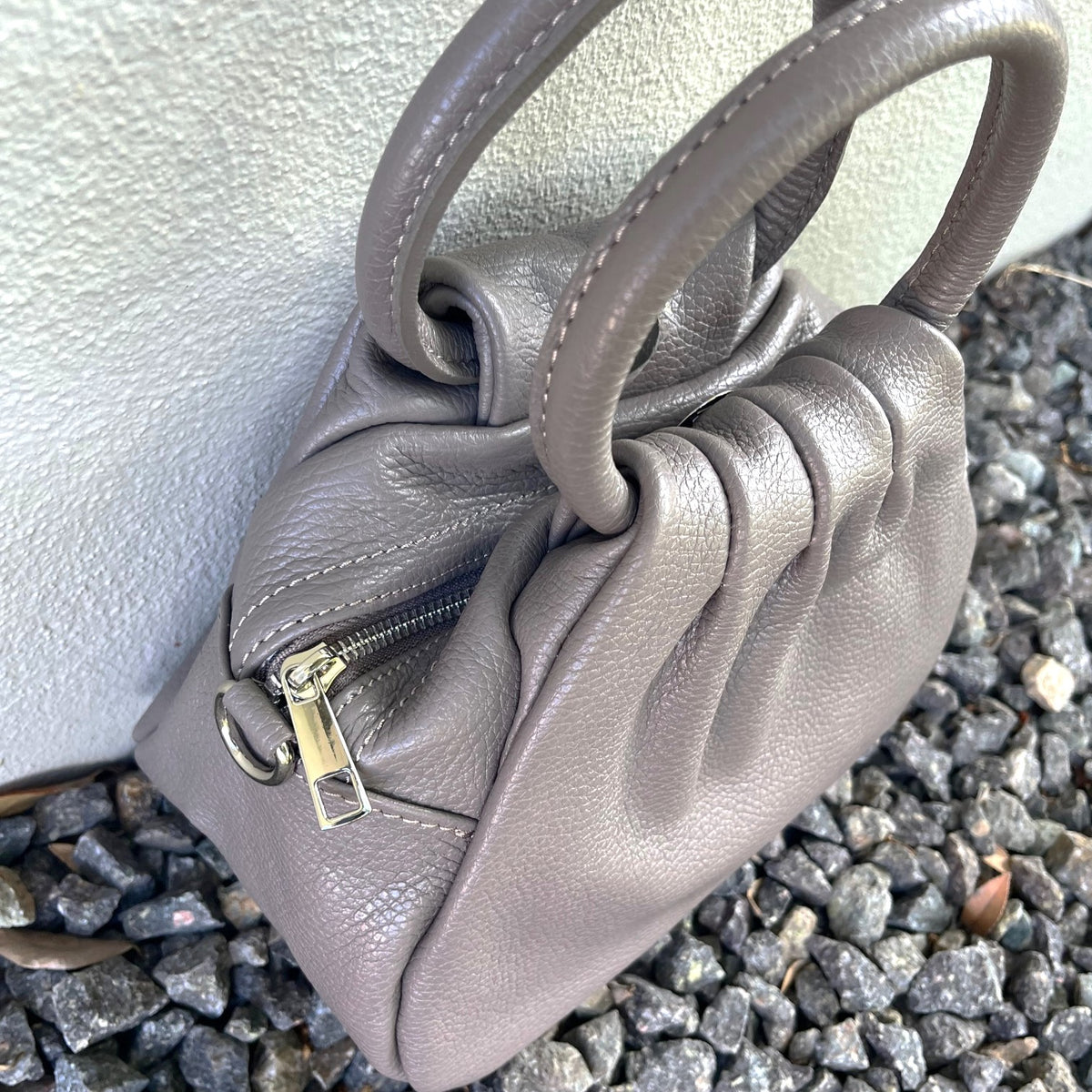 Side view of the Isla tote