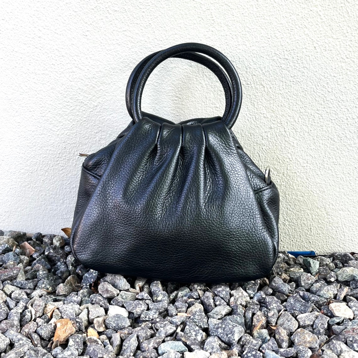 Isla tote in black