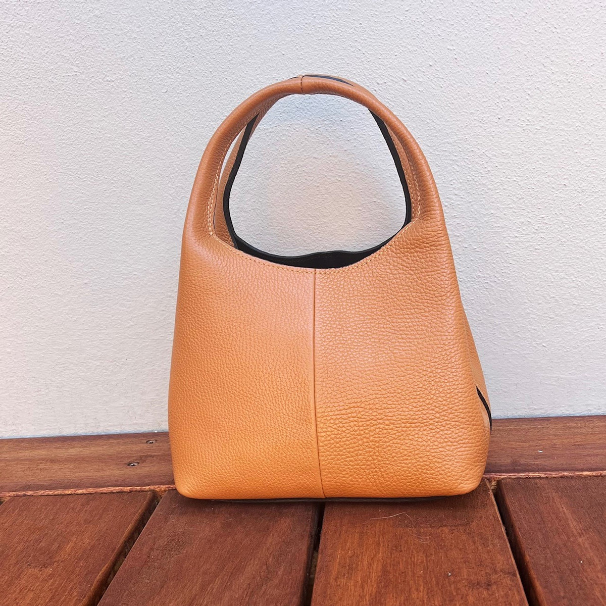 Leah tote in tan