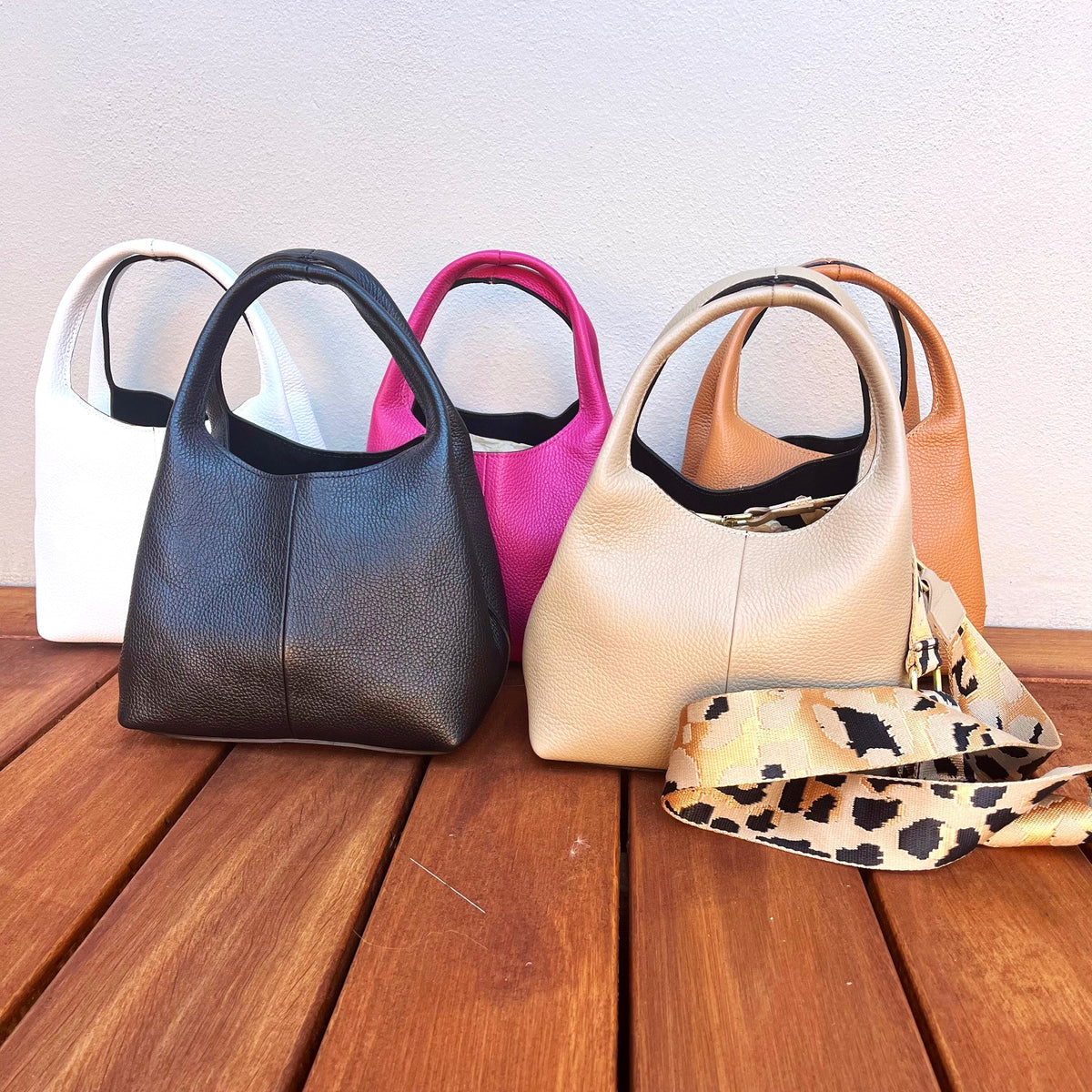 Photo showing the Leah tote in a mix of colours