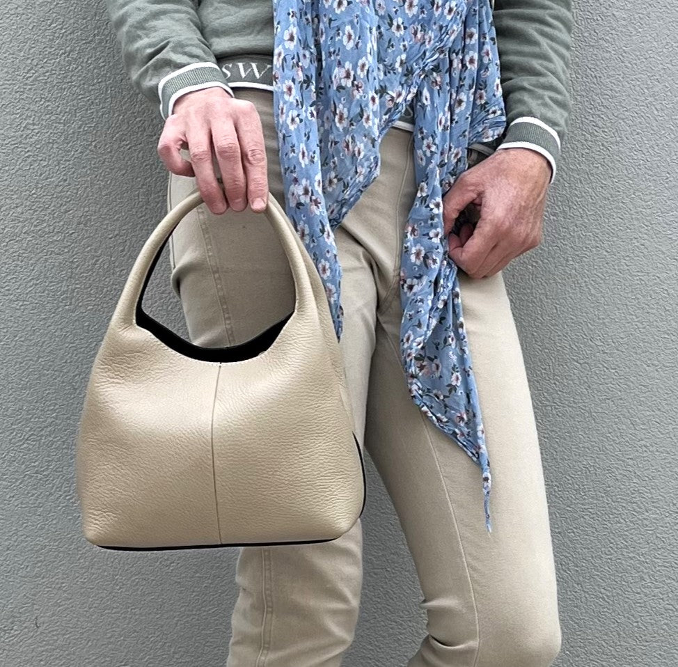 Woman holding the Leah tote