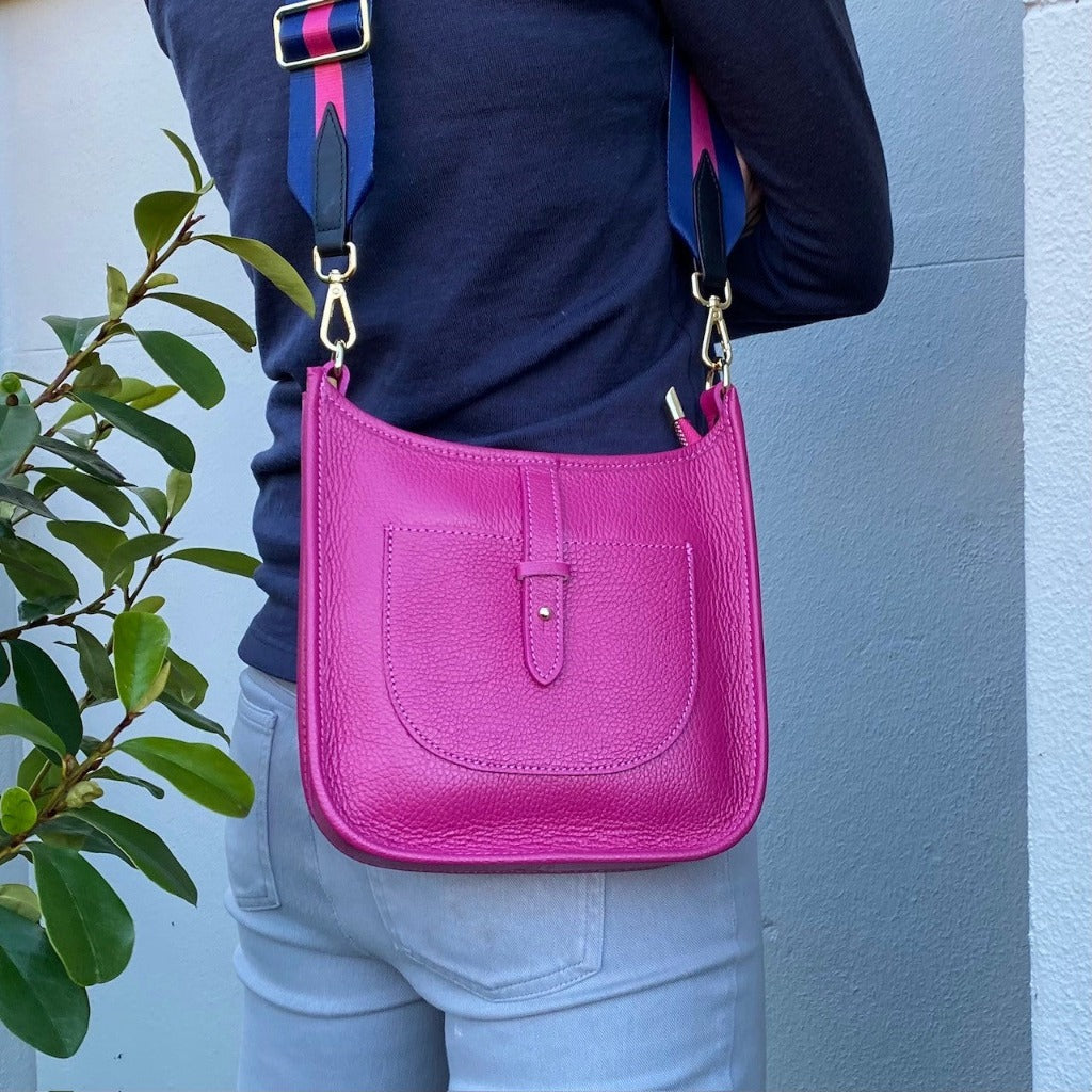 Woman wearing the Loretta bag in pink