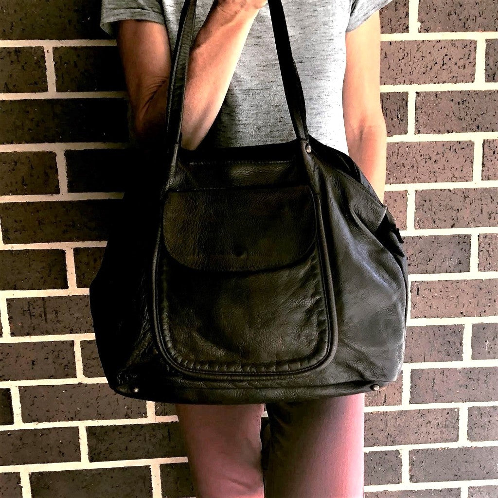 Woman holding the black Ardi bag