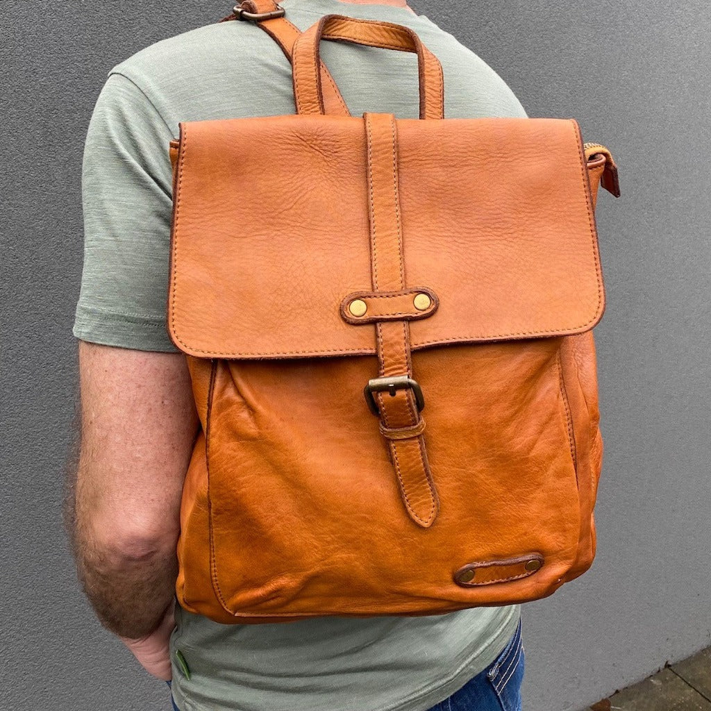Man with the Tyra bag over his shoulder