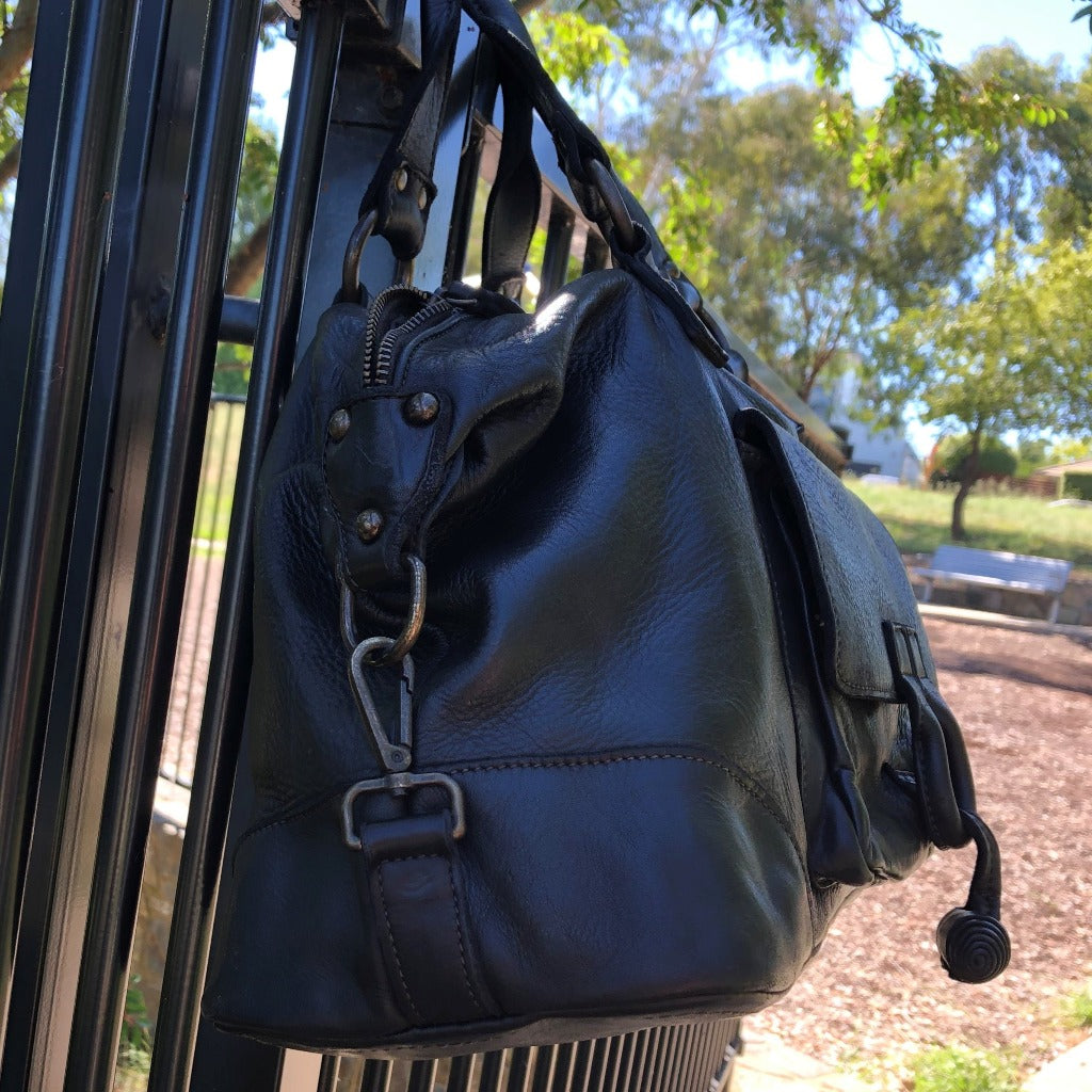 Side view of the Tori bag in black