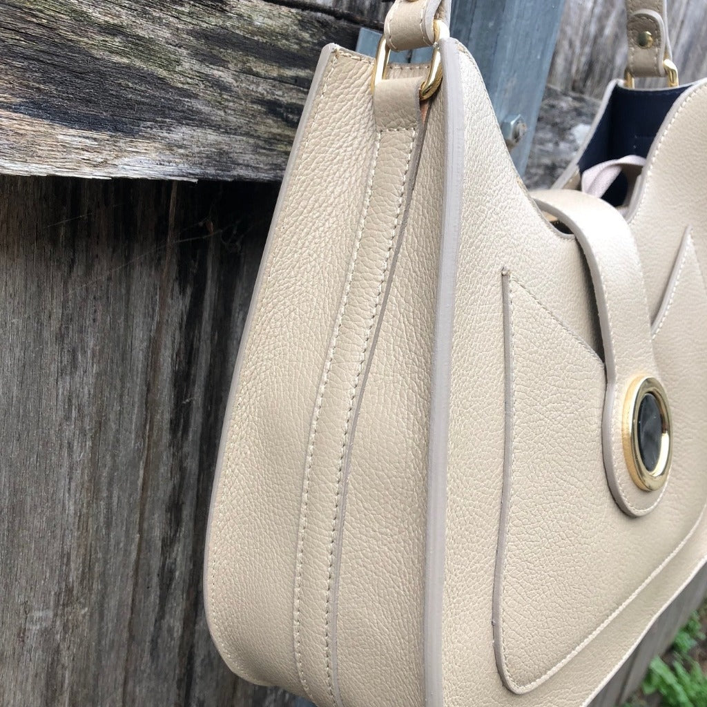 Side view  of the Autumn bag