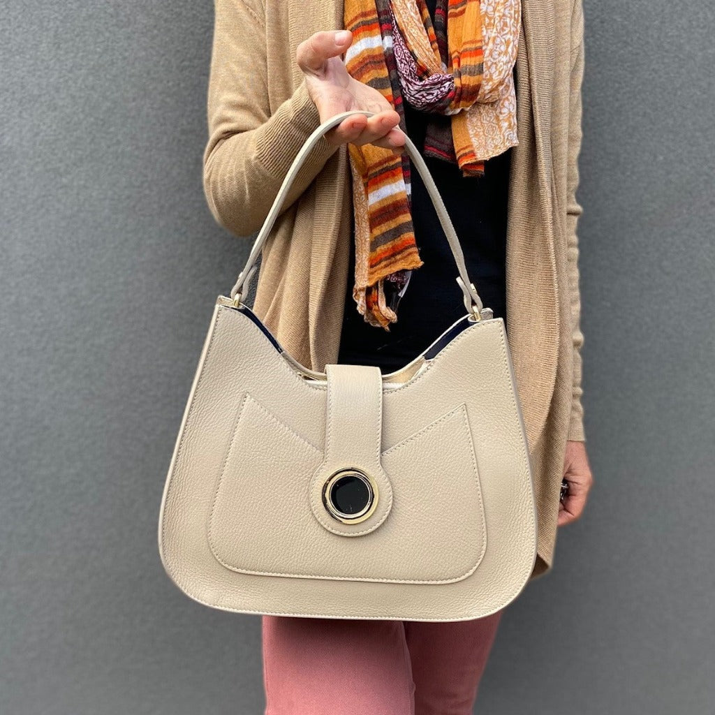 Woman holding the Autumn bag in light taupe
