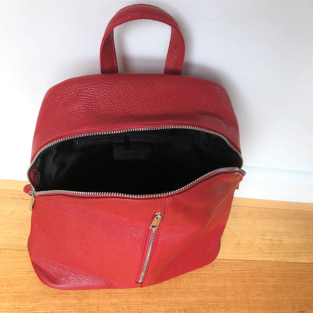 Inside view of the Avita backpack in red
