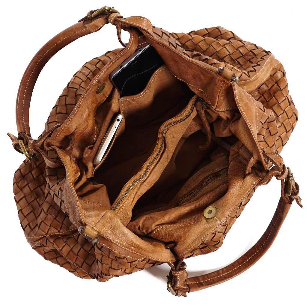 Inside view of the Diamonte vintage bag in natural leather