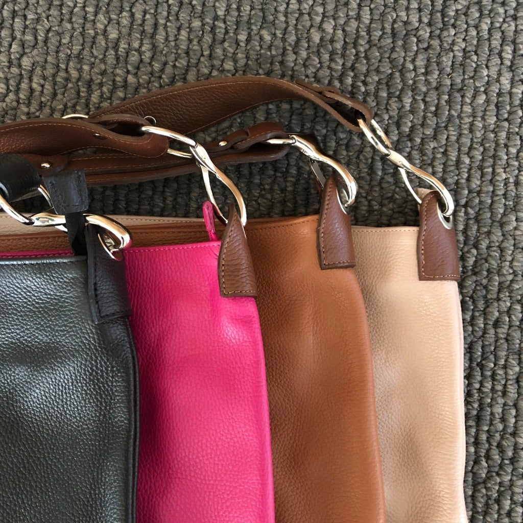 Daisy in black, fuchsia, peru and peachpuff