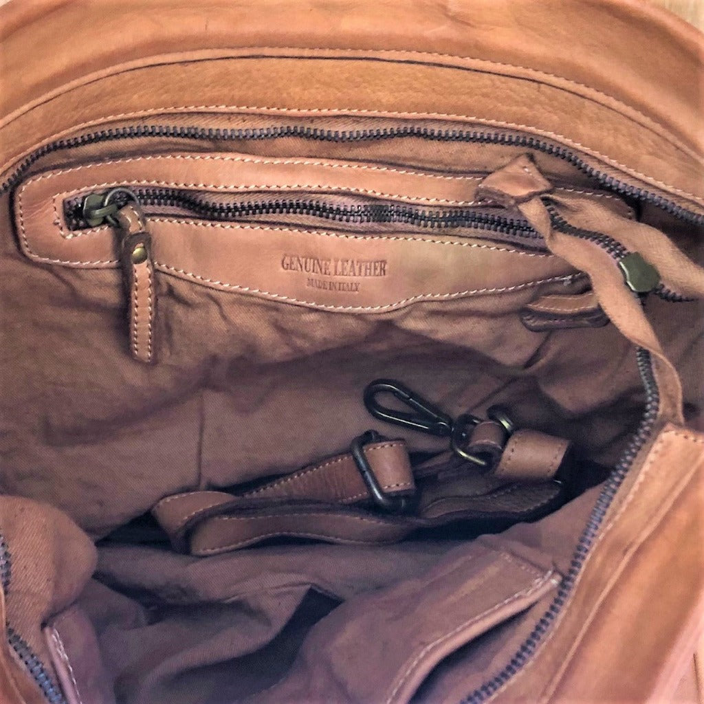 Photo showing the inside of the Kierra bag