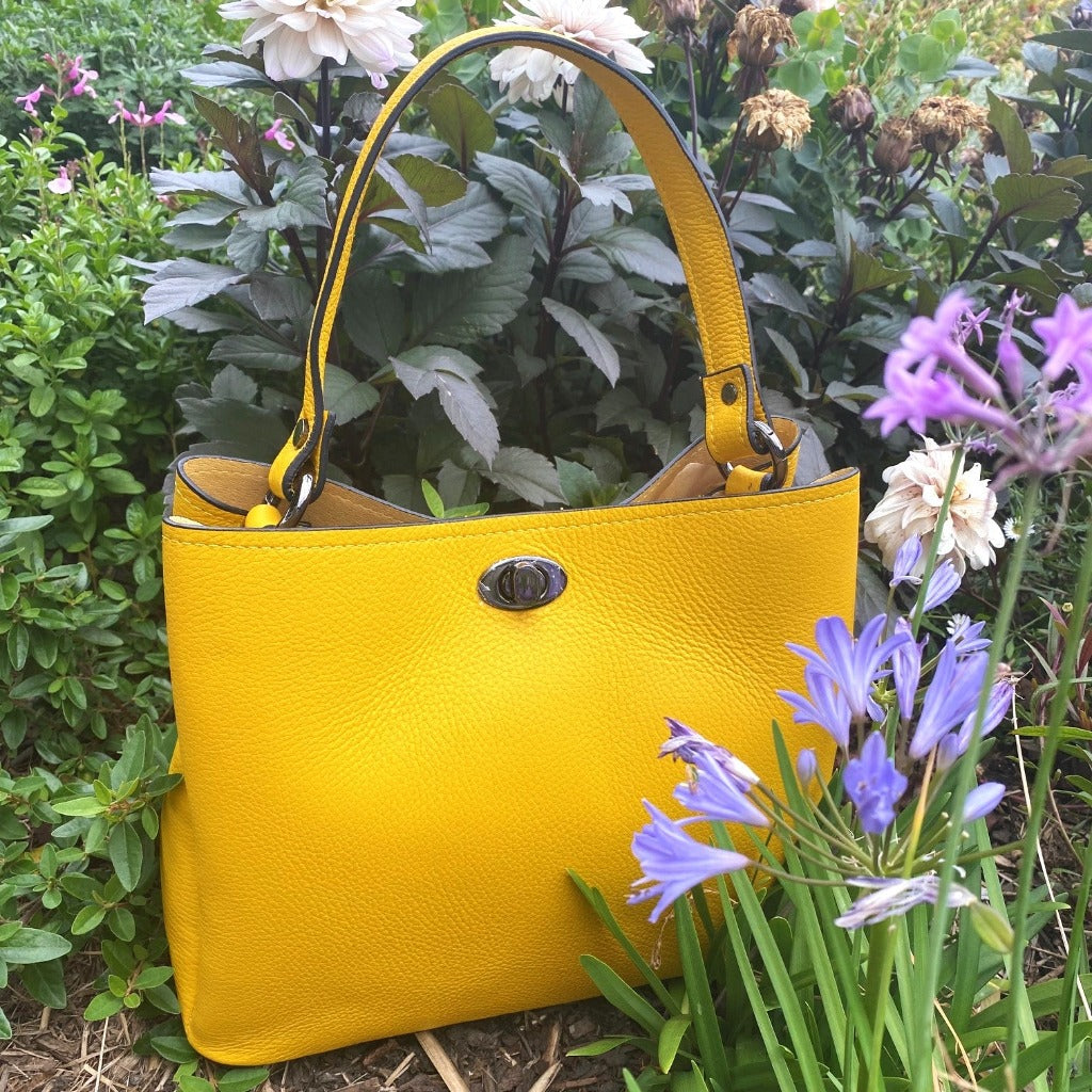 Maggie tote in banana yellow