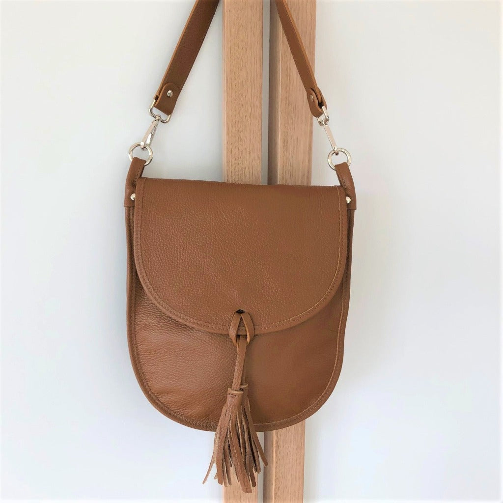 Oriel bag in cognac or tan