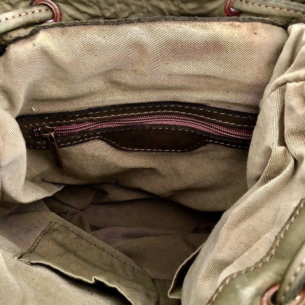 Inside view of the Orthello bag in olive