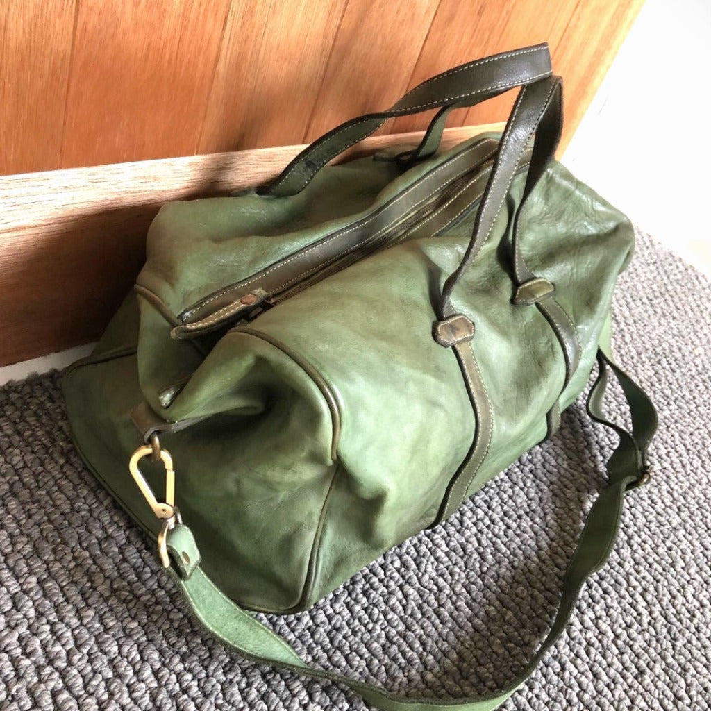 The Raymond weekend bag in green