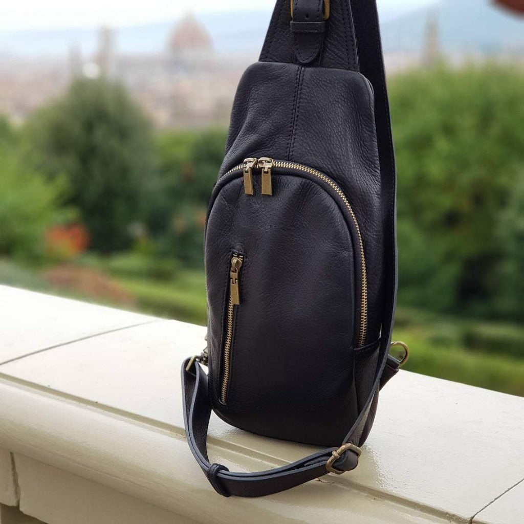 Sam back sling in black