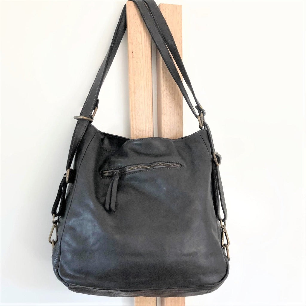 Photo showing the back of the Serena bag