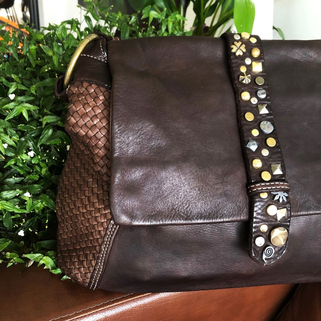Veriga bag in dark brown  with detail
